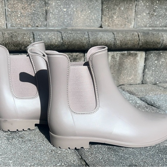 a new day Shoes - A New Day *  Womens  * RN17730 * Size 11 Beige Rubber Chelsea Boots